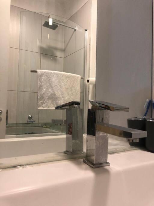 Lovely Exquisite 1 Bedroom Unit In Rivonia Sandton *