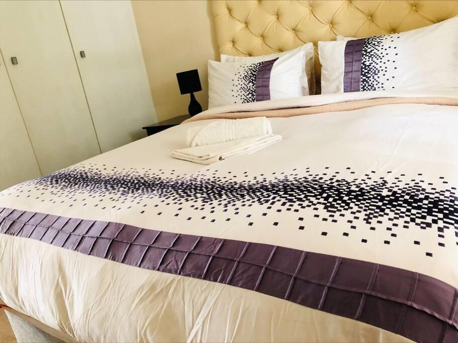 Lovely Exquisite 1 Bedroom Unit In Rivonia Sandton