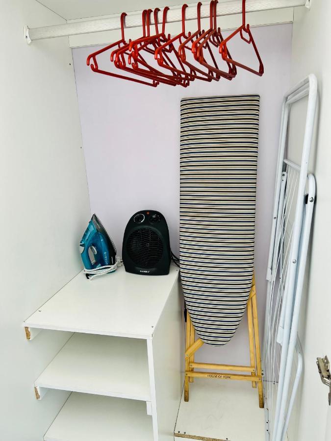Apartment Living 119 - Fibre Wifi, Washing Machine & Sunny Balcony