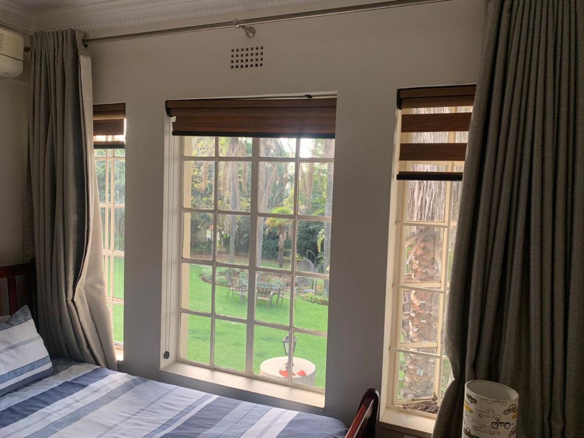 Safari -beautiful 3 Bedrooms, 10-seater Dining , Tv Room, Garden & Pool