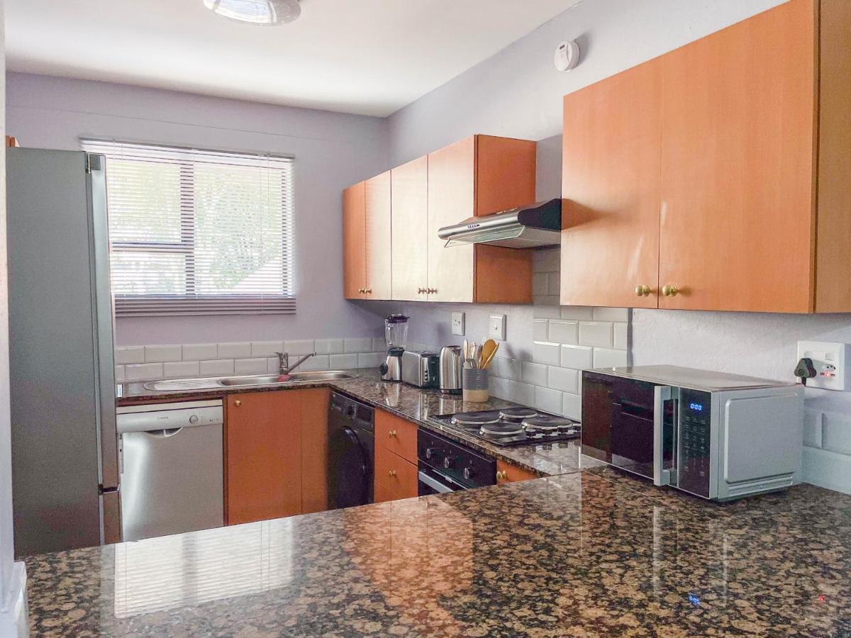Kuboid Homes - Executive 2bed 2bath With Backup Inverter In Sandton Johannesburg
