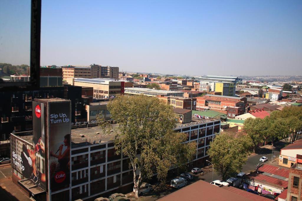 Maboneng Vision On Main Artistic Apartment