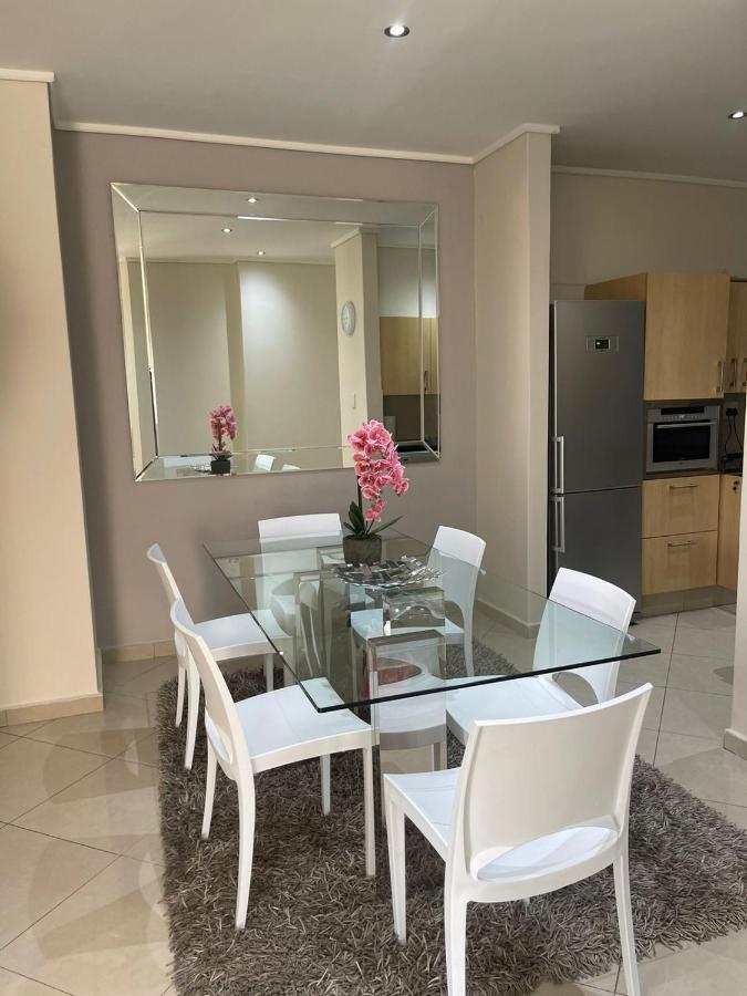 Jade Apartment *