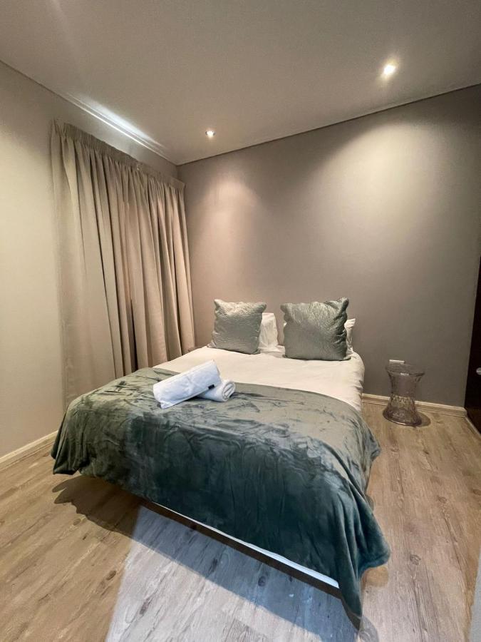 Jade Johannesburg
