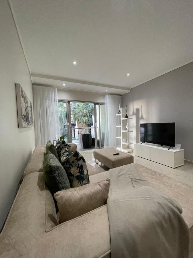 Jade Apartment *