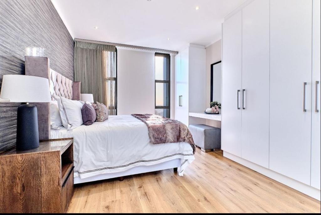 Apartment Executive And Spacious In Masingita Towers Sandton