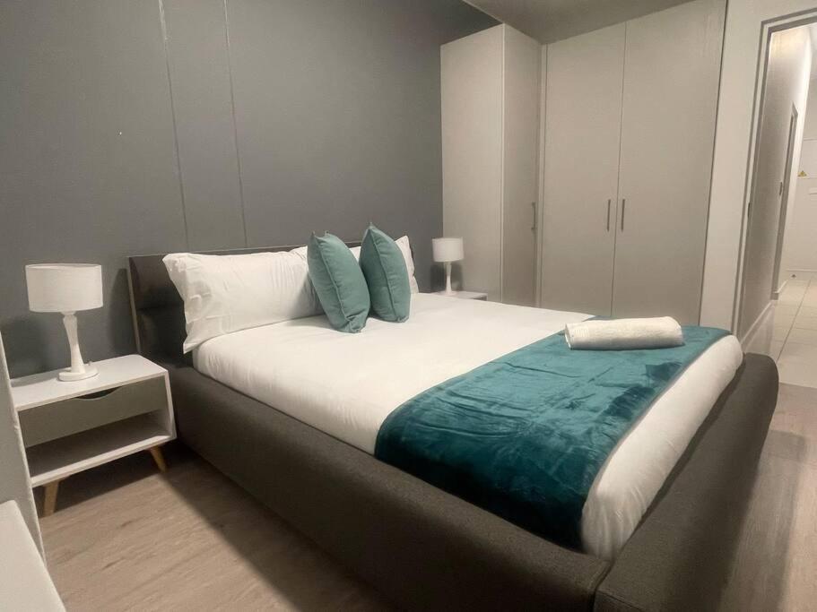 Lovely And Cosy 2 Bedrooms Space In Rosebank