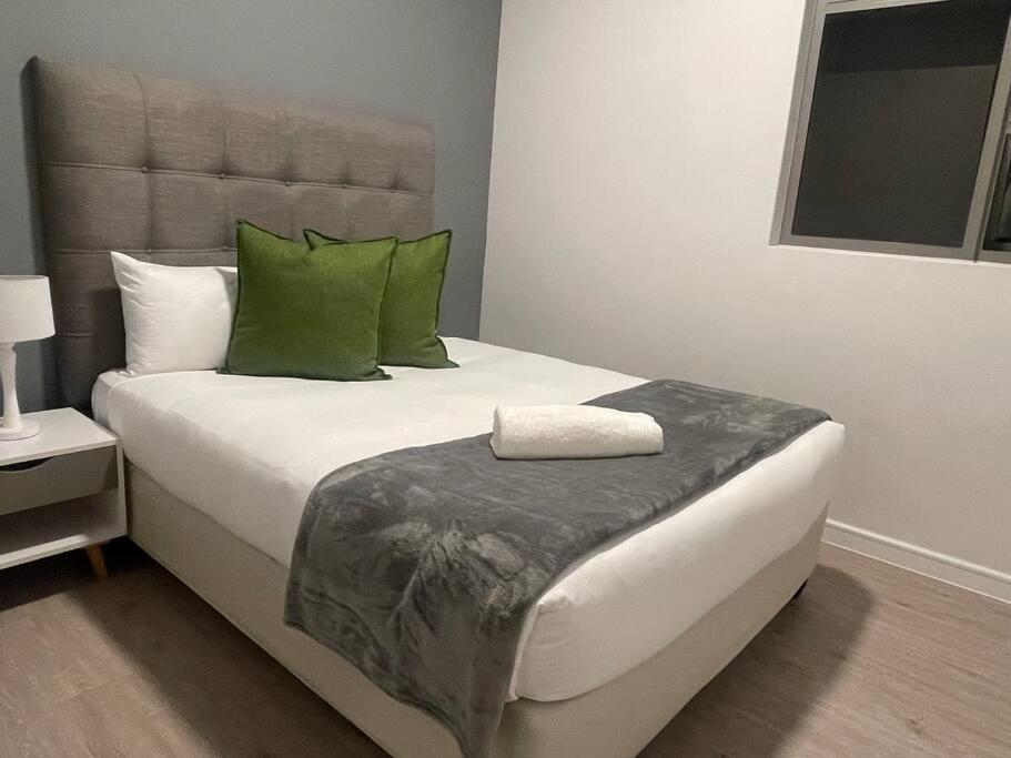 Lovely And Cosy 2 Bedrooms Space In Rosebank