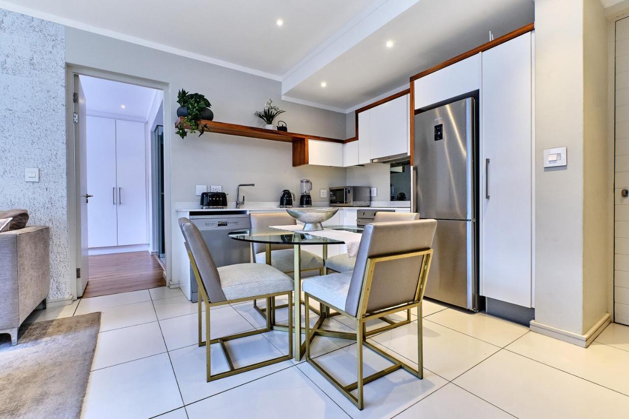 Apartment Elegant 2bed/2bath In Sandton *