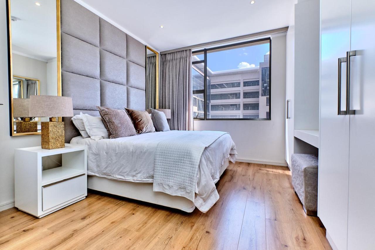 Elegant 2bed/2bath In Sandton *