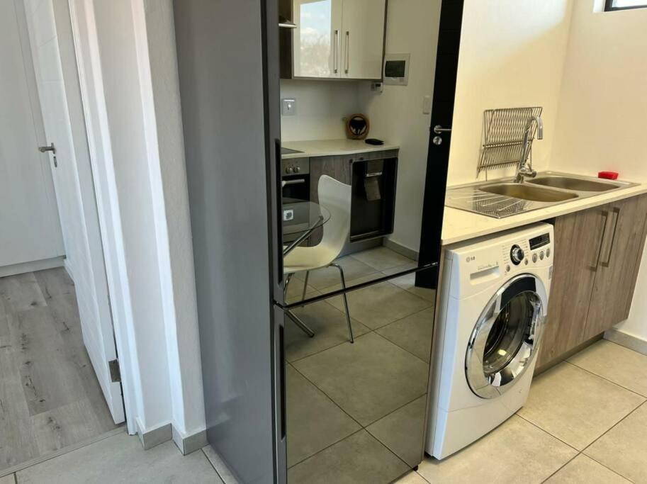 Sophiscated Upmarket One Bedroom * Johannesburg