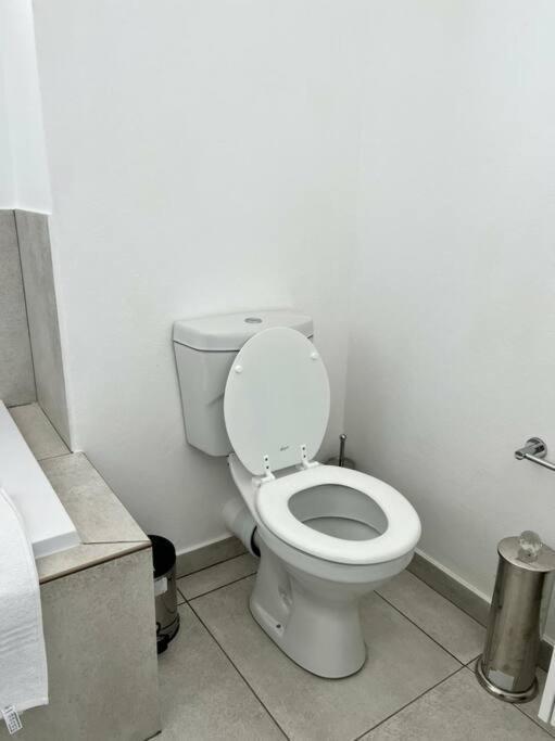 Sophiscated Upmarket One Bedroom * Johannesburg