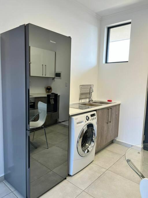 Sophiscated Upmarket One Bedroom Apartment *