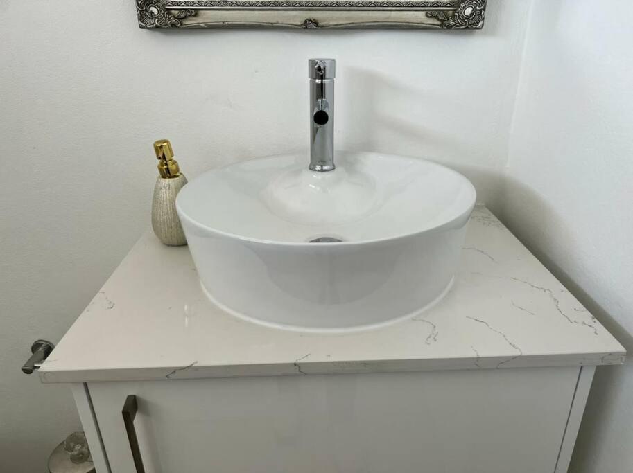 Sophiscated Upmarket One Bedroom *
