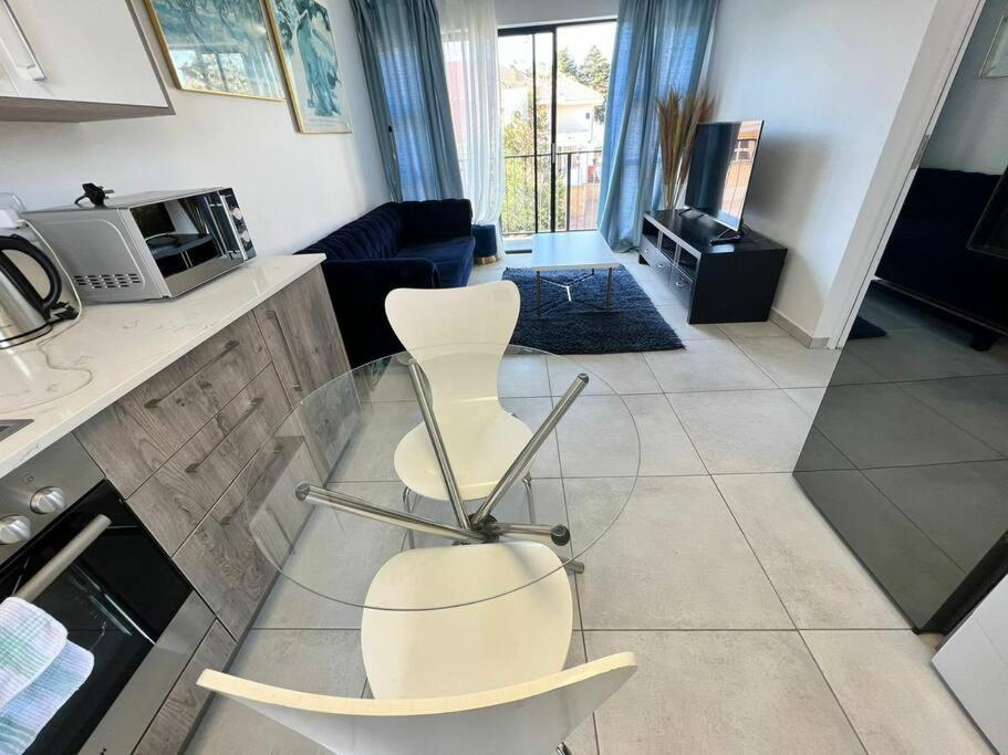 Sophiscated Upmarket One Bedroom Apartment Johannesburg