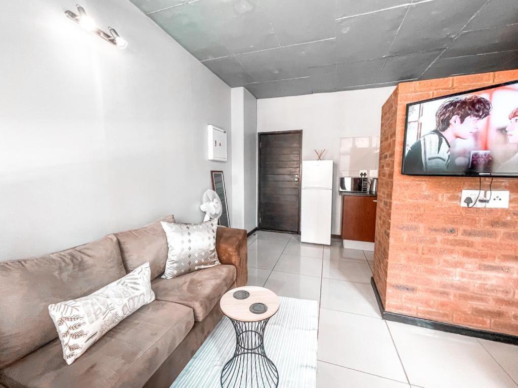 Living Near Nelson Mandela Bridge & Wits Uni * Johannesburg