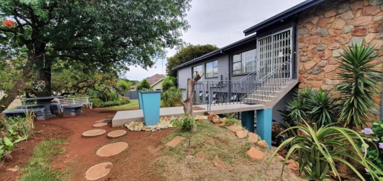 Kaleaba House In A Tranquil Surburb - Linmeyer