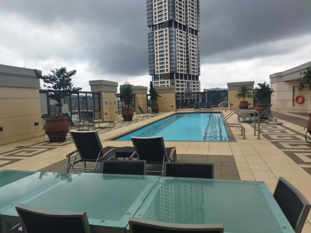 Michelangelo Towers 718 Apartment