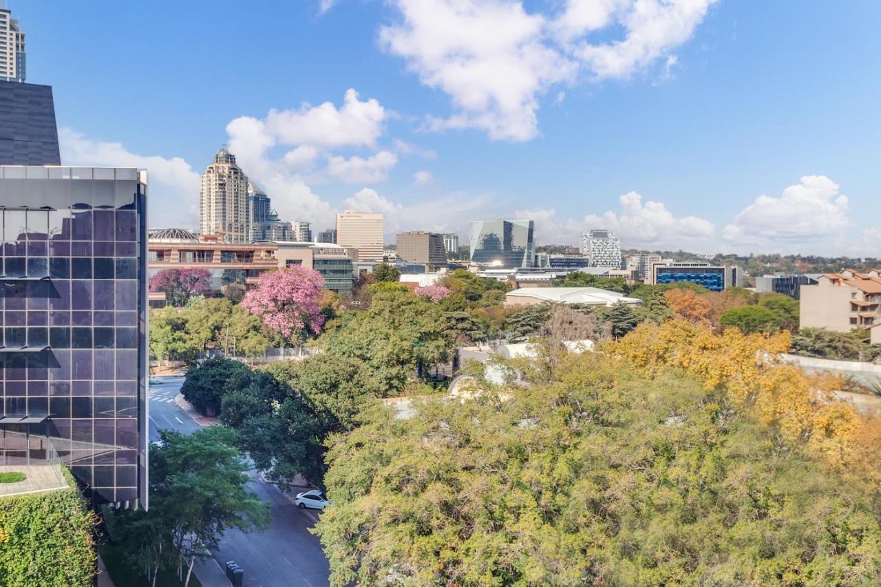 Sandton Skye Serviced Apartment *