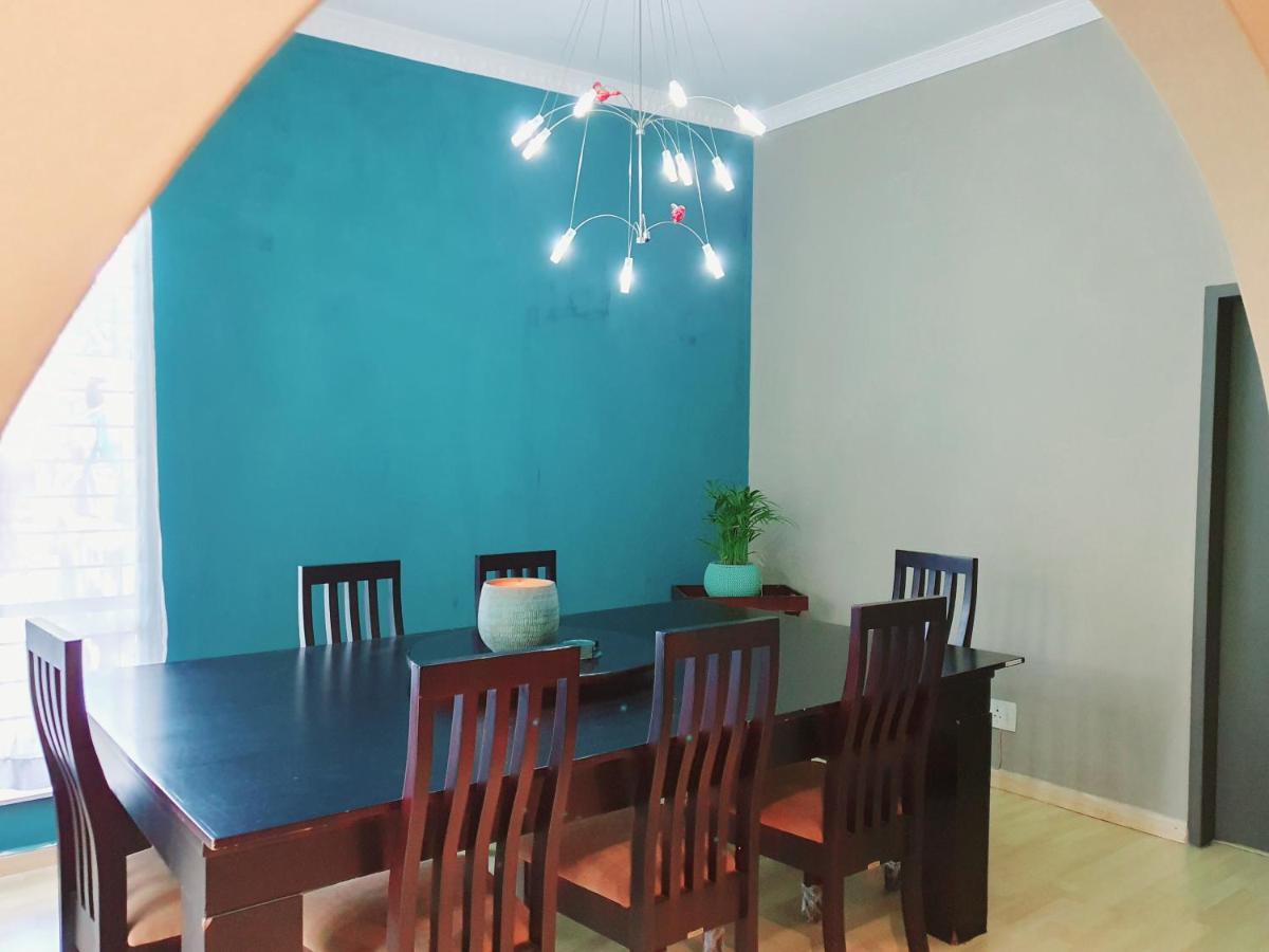 Sandton Guesthouse, Husky Rescue, No Parties Allowed * Johannesburg