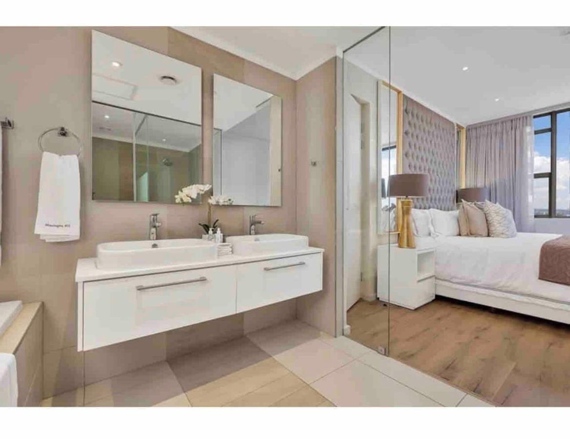 Masingita Towers, 15 West Road South Road Apartment *