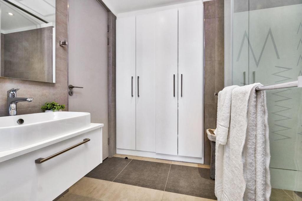 Apartment Executive And Spacious In Masingita Towers Sandton *