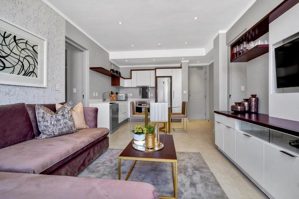 Apartment Executive And Spacious In Masingita Towers Sandton