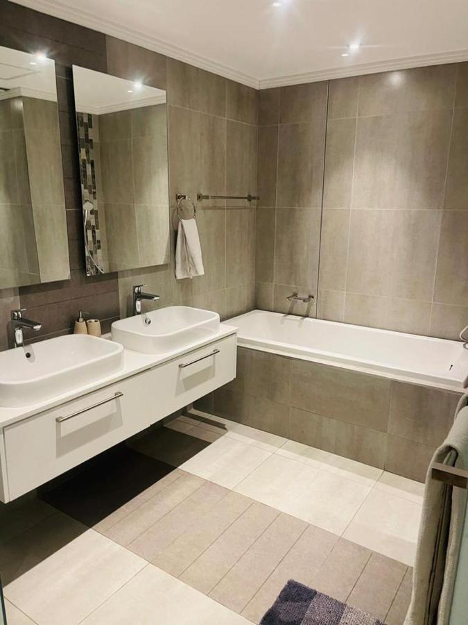 Apartment Executive And Spacious In Masingita Towers Sandton Johannesburg