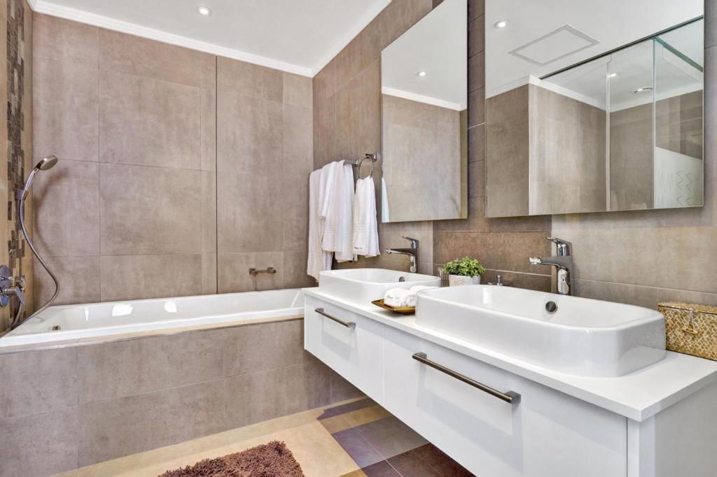Căn hộ Executive And Spacious In Masingita Towers Sandton