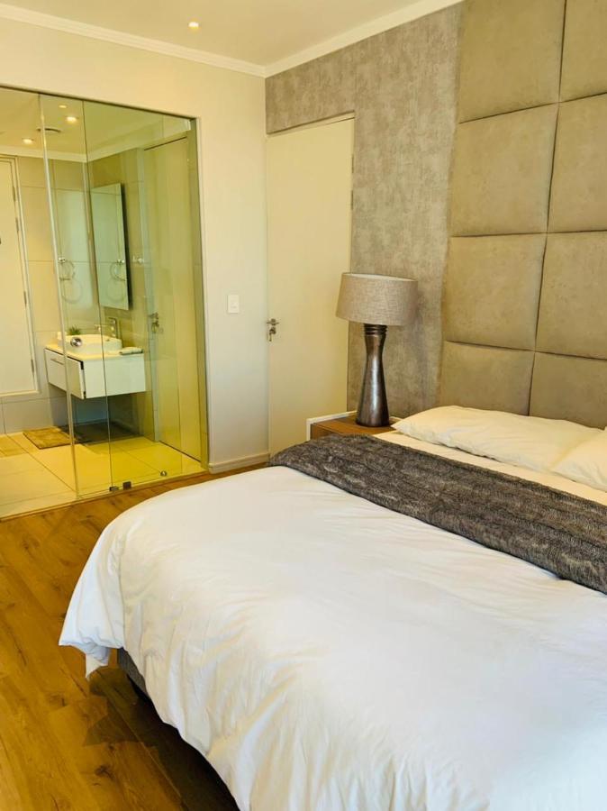 Căn hộ Executive And Spacious In Masingita Towers Sandton *