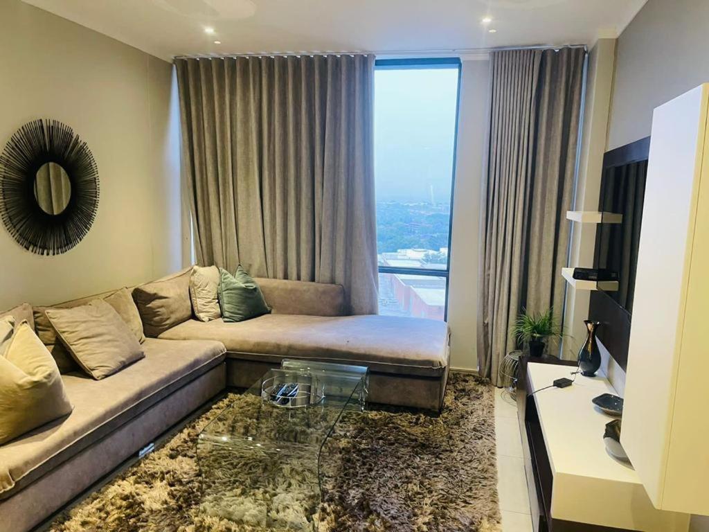 Executive And Spacious In Masingita Towers Sandton