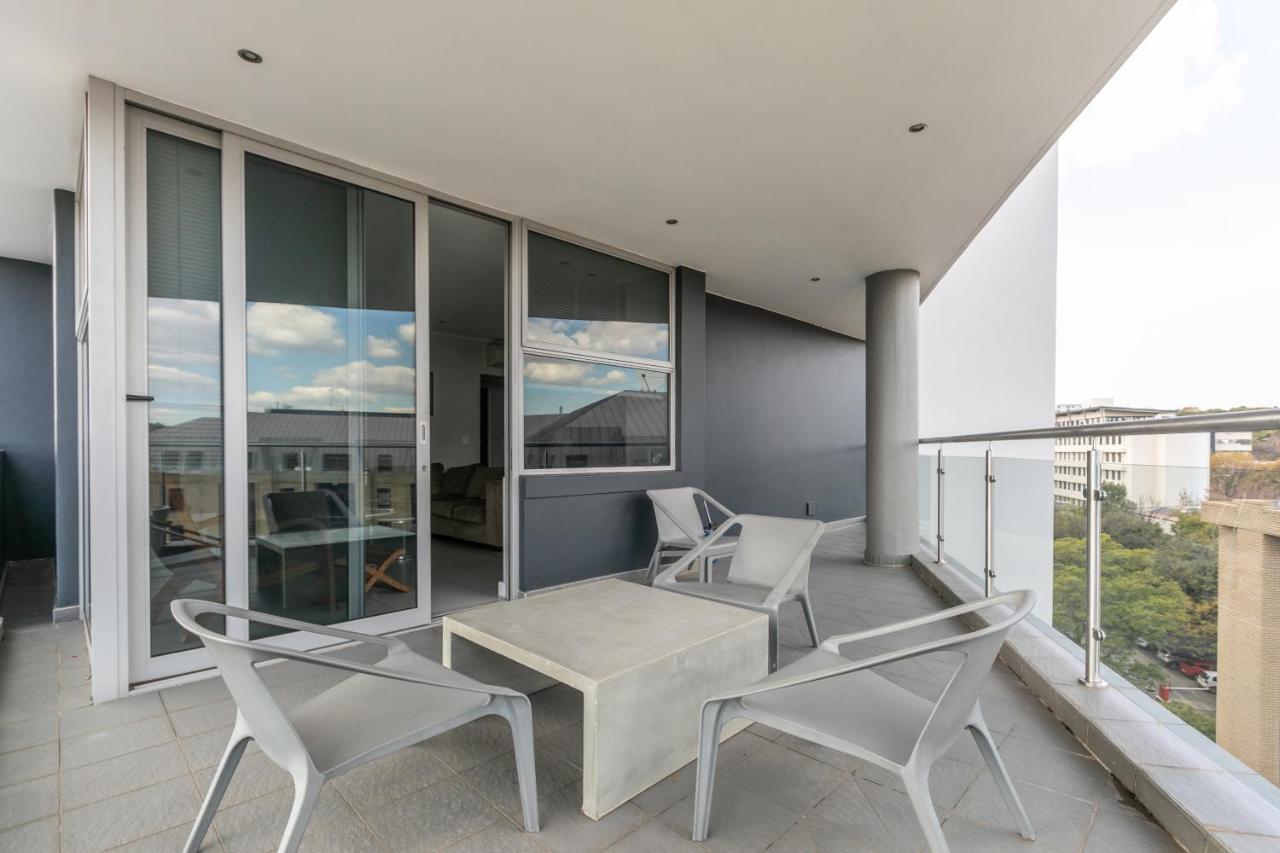 Apartment Kmg At The Apex