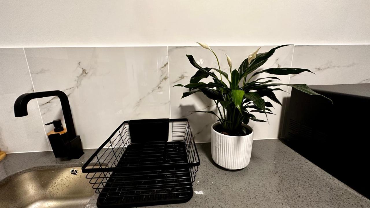 Stylish Executive With Power Backup Apartment *