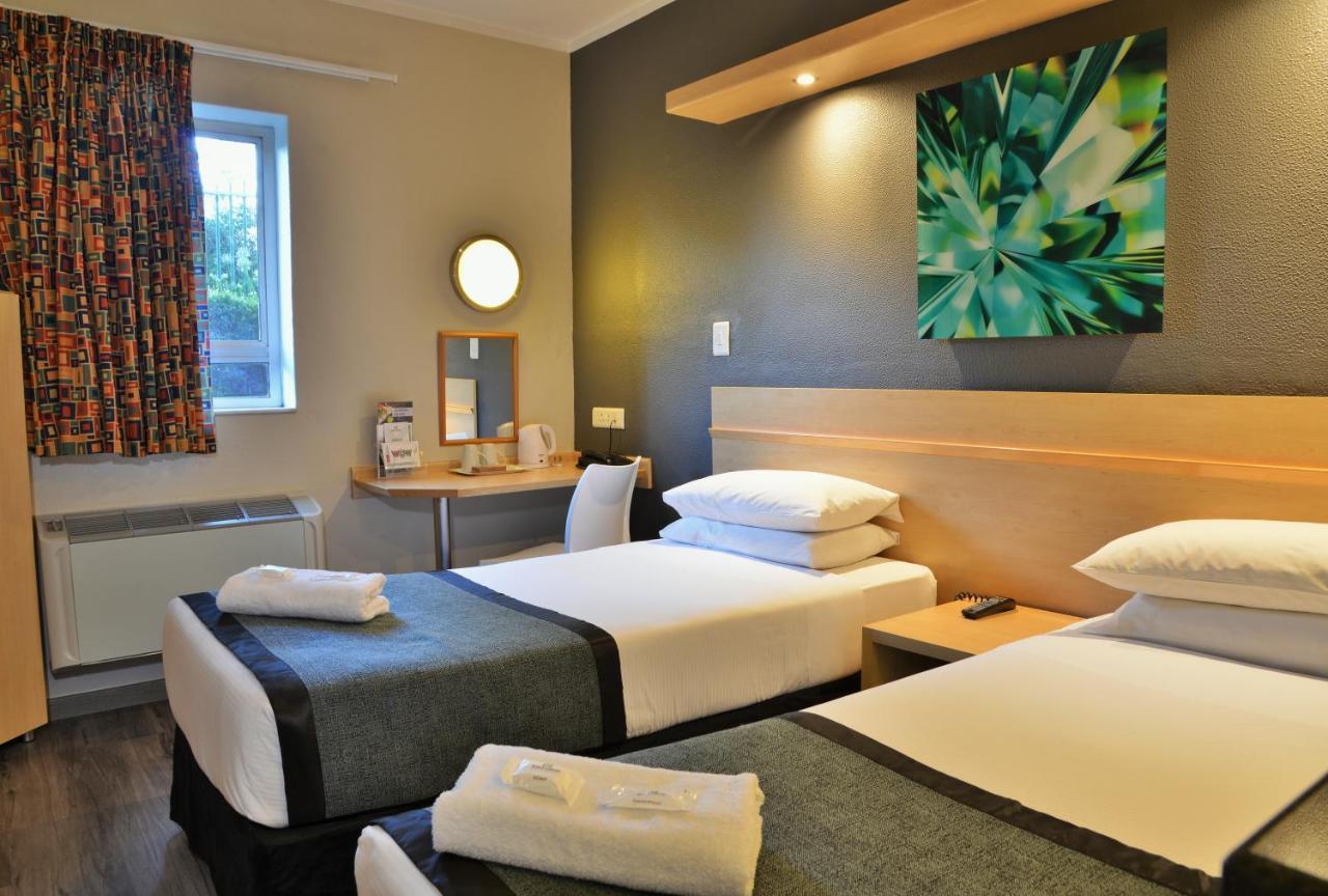 Road Rivonia Hotel