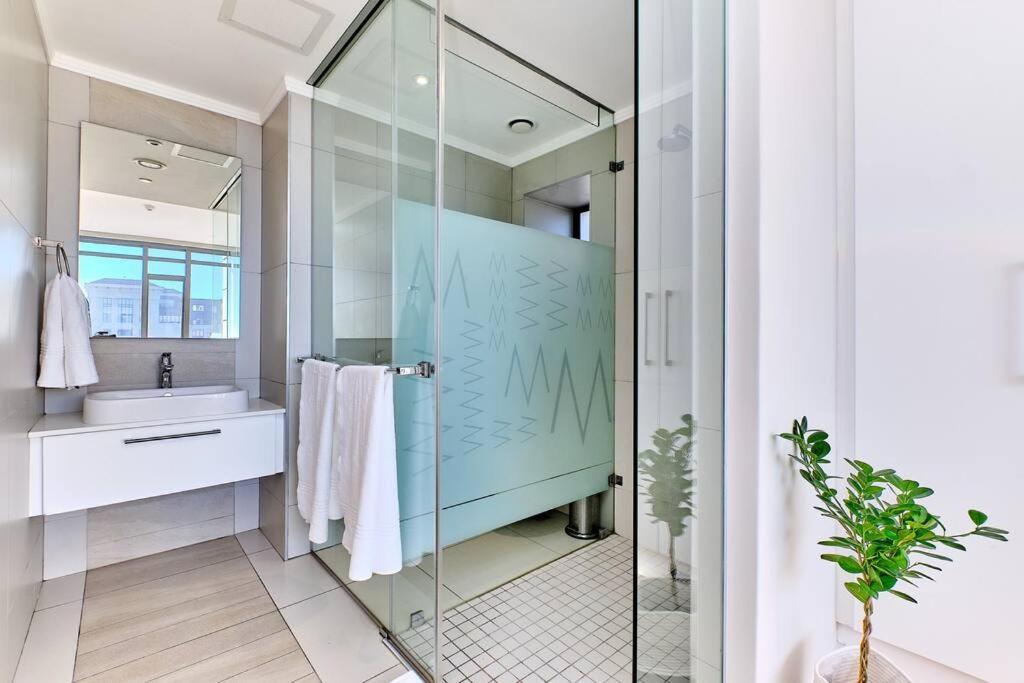 Exclusive 2bed/2.5 Bath In Sandton *