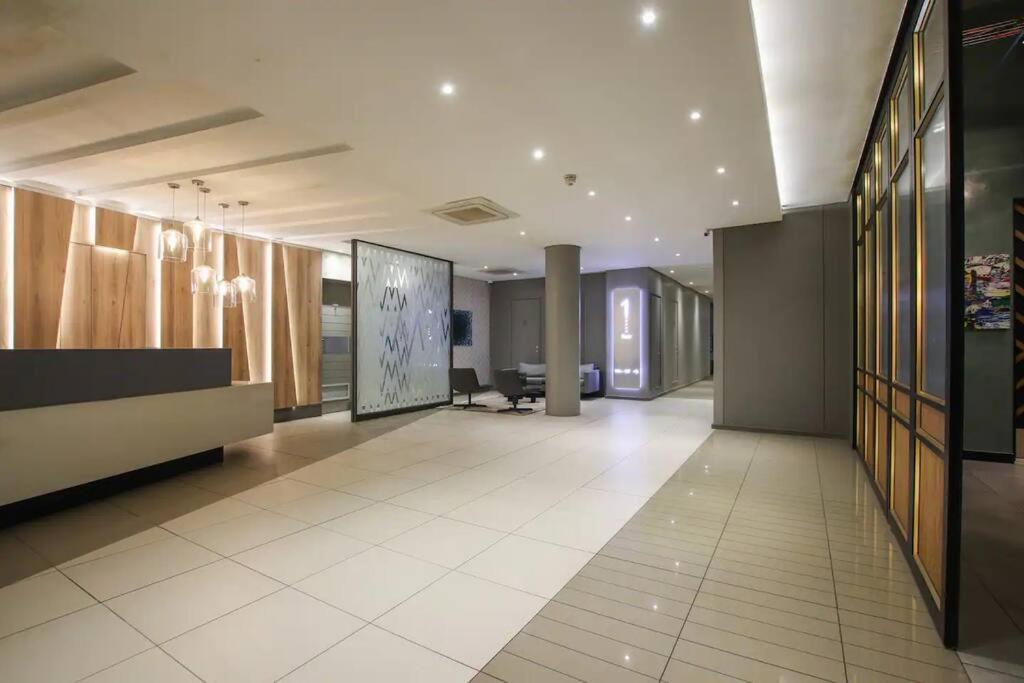 Exclusive 2bed/2.5 Bath In Sandton Apartment Johannesburg