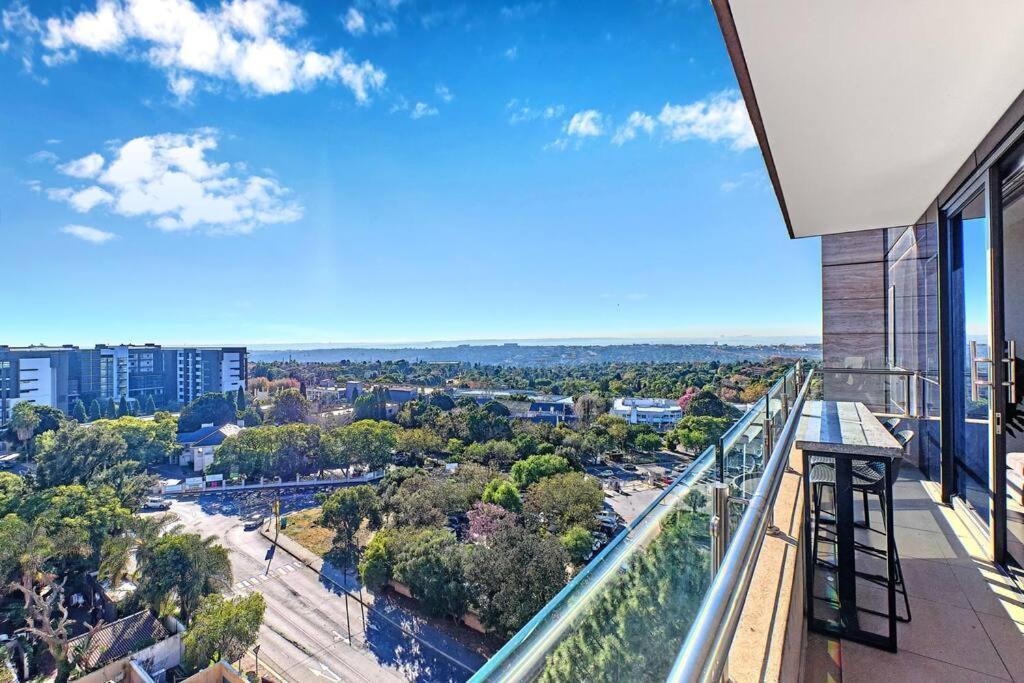 Apartment Exclusive 2bed/2.5 Bath In Sandton