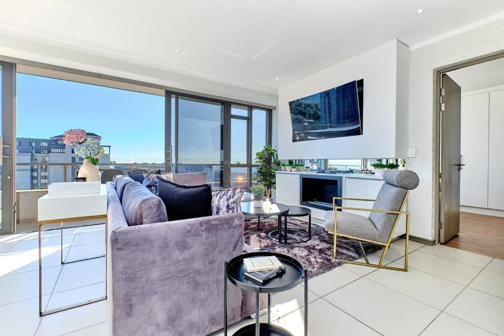 Exclusive 2bed/2.5 Bath In Sandton Apartment