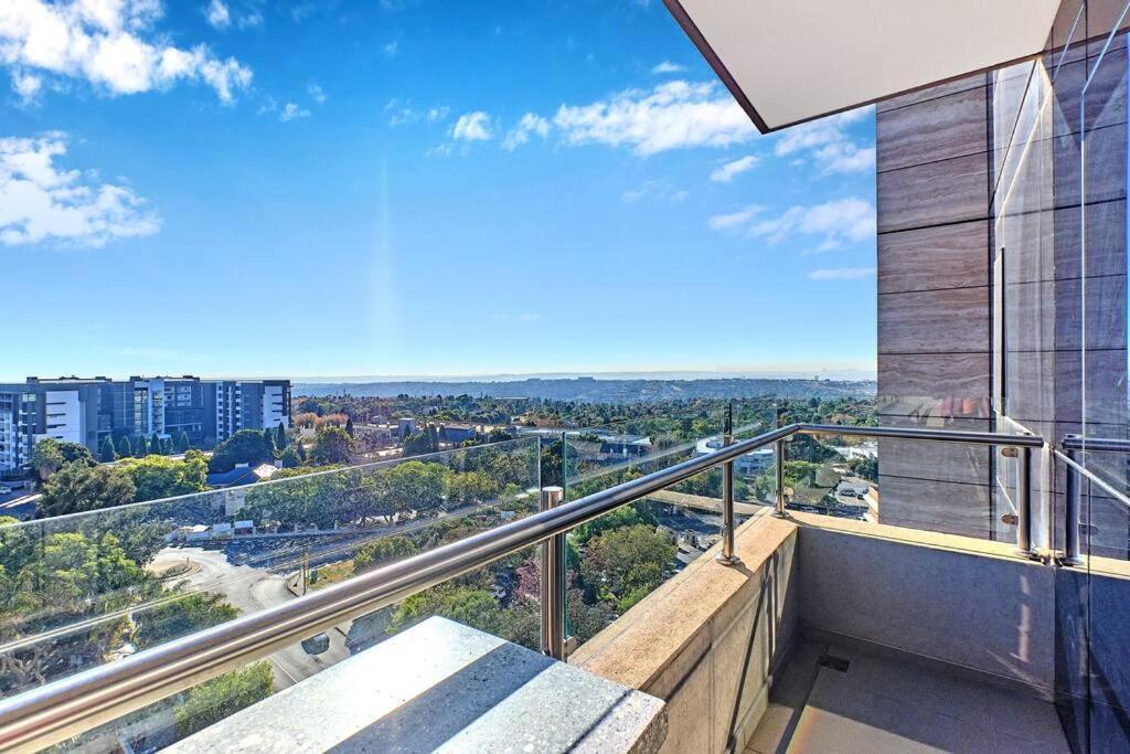 Apartment Exclusive 2bed/2.5 Bath In Sandton