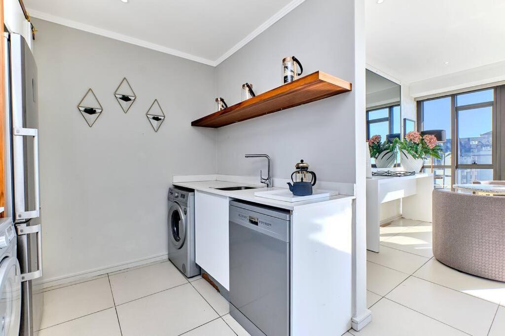 Exclusive 2bed/2.5 Bath In Sandton Apartment Johannesburg
