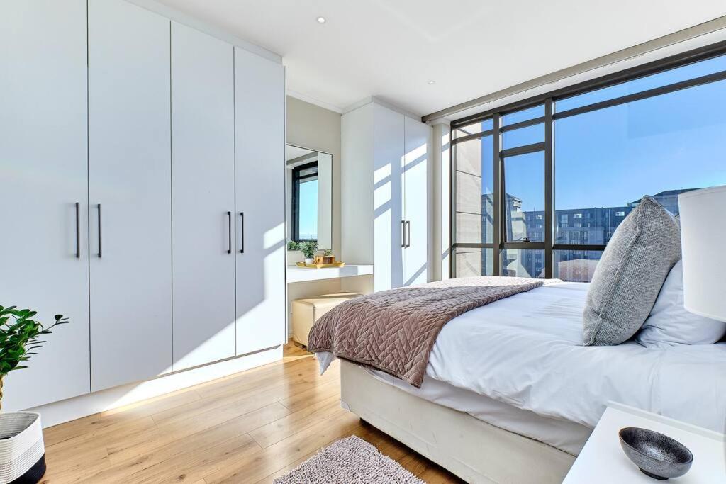 Exclusive 2bed/2.5 Bath In Sandton Johannesburg