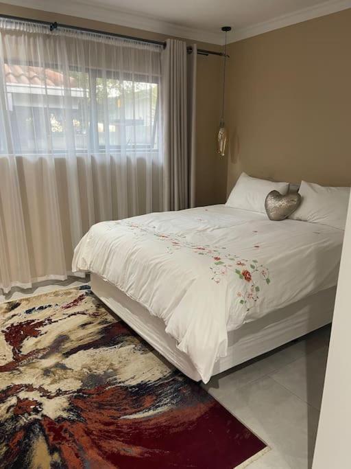 Side Step Apartment *