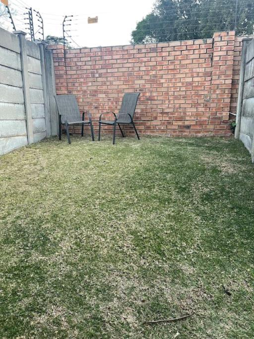 Side Step Apartment *