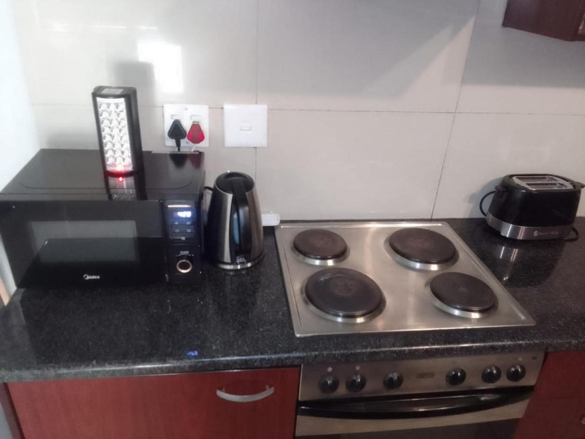 Living Near Nelson Mandela Bridge & Wits Uni Apartment