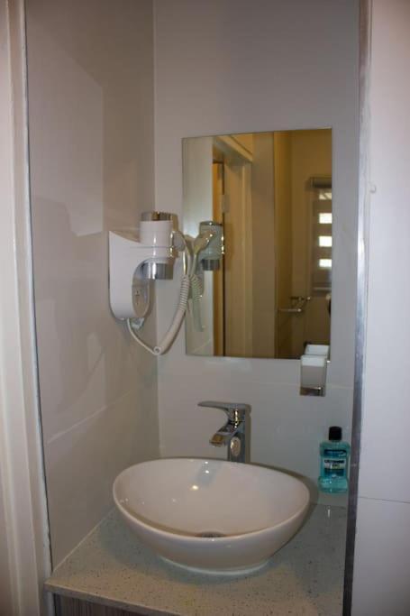 A Homely And Secure 2 Bedroom With Uncapped Wifi