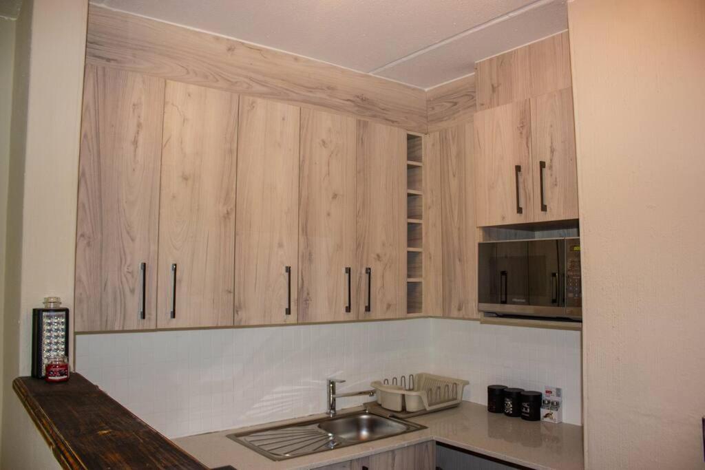 A Homely And Secure 2 Bedroom With Uncapped Wifi Apartment *