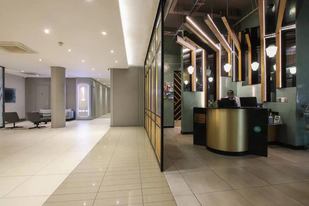 Exclusive 2bed/2.5 Bath In Sandton Apartment Johannesburg
