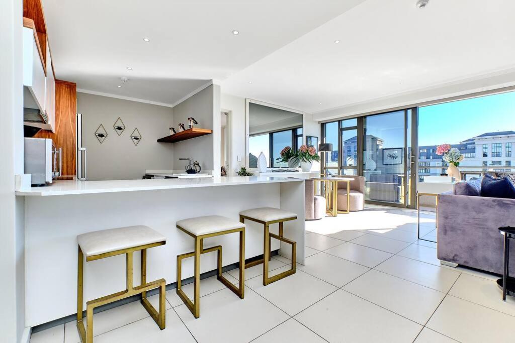Apartment Exclusive 2bed/2.5 Bath In Sandton