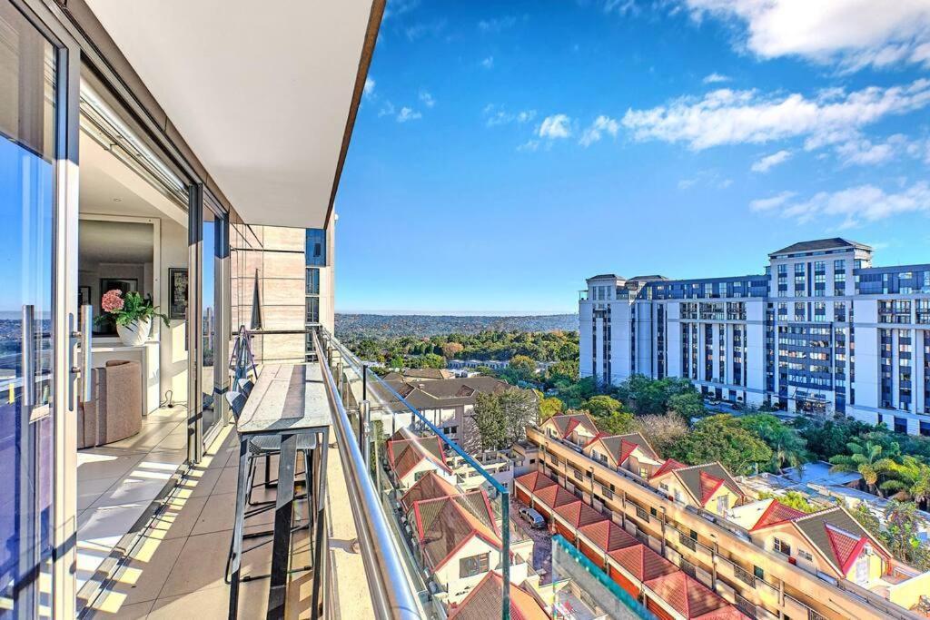 Apartment Exclusive 2bed/2.5 Bath In Sandton