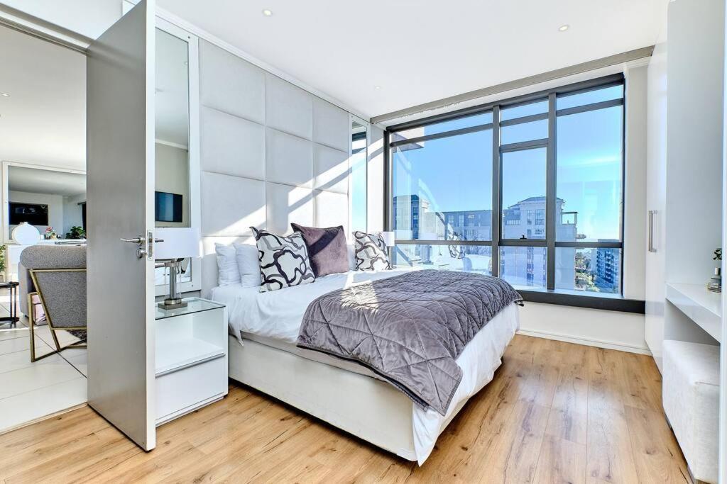 Exclusive 2bed/2.5 Bath In Sandton Apartment *